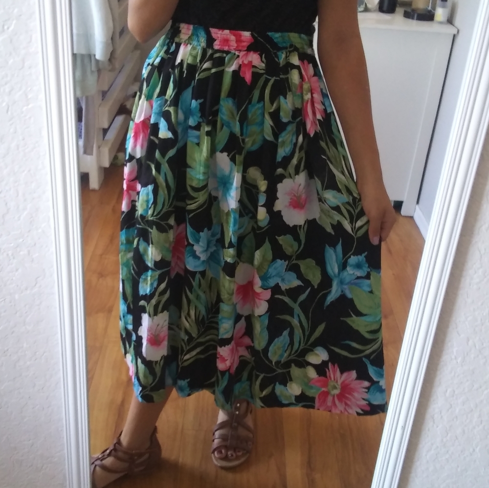 Floral Design Midi Skirt